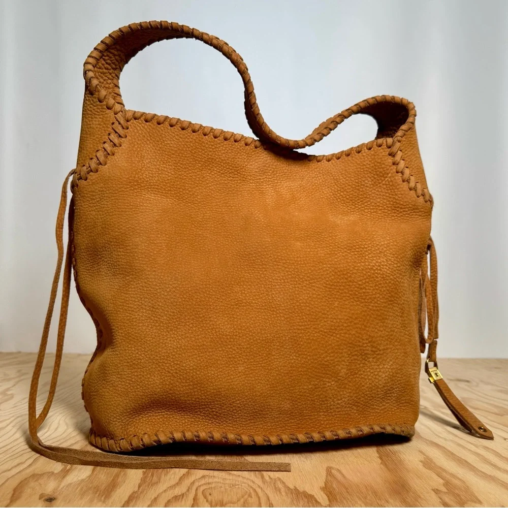 Cᴏʟᴇ Hᴀᴀɴ Rᴀʟᴇɪɢʜ Wʜɪᴘsᴛɪᴛᴄʜᴇᴅ Hᴏʙᴏ Bᴀɢ ɪɴ Cᴏɢɴᴀᴄ - Picture 3 of 16